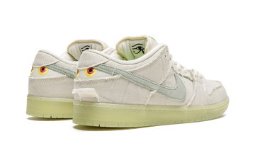 NIKE SB DUNK LOW MUMMY — Stock