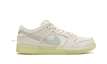 NIKE SB DUNK LOW MUMMY — Stock