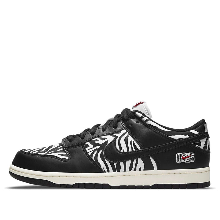 NIKE SB DUNK LOW OG QS QUARTERSNACKS ZEBRA