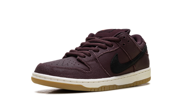 NIKE SB DUNK LOW PRO 'BURGUNDY CRUSH' — Stock