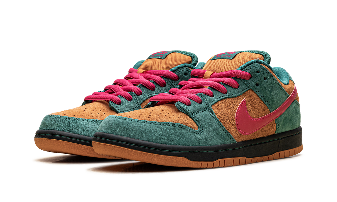NIKE SB DUNK LOW PRO GREEN NOISE WATERMELON — Stock