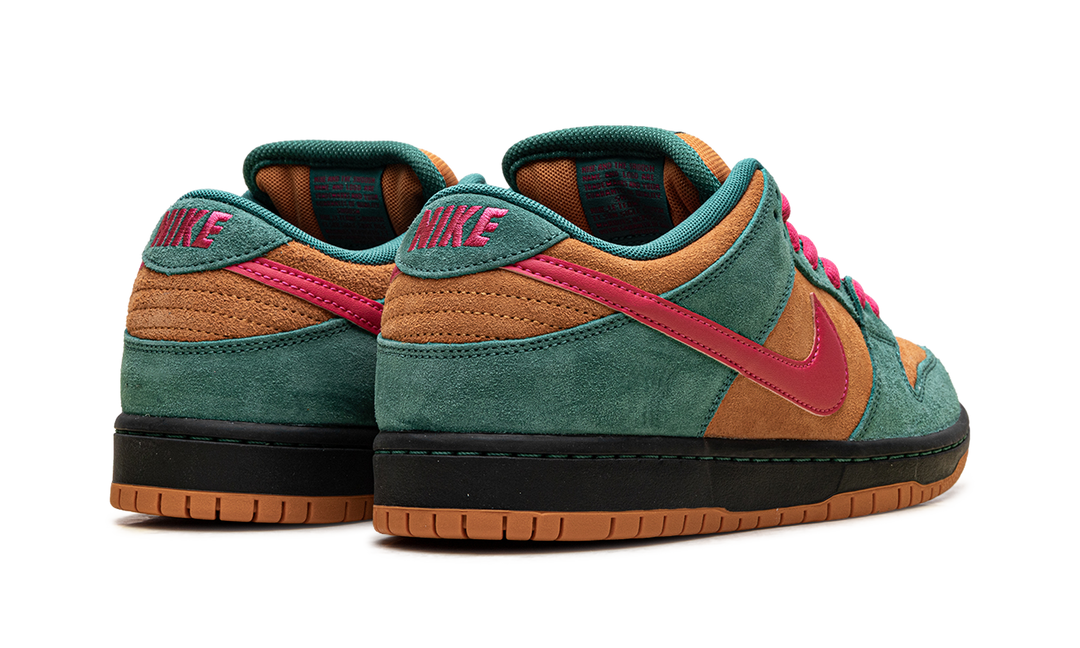 NIKE SB DUNK LOW PRO GREEN NOISE WATERMELON — Stock