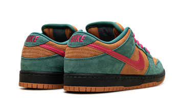 NIKE SB DUNK LOW PRO GREEN NOISE WATERMELON — Stock
