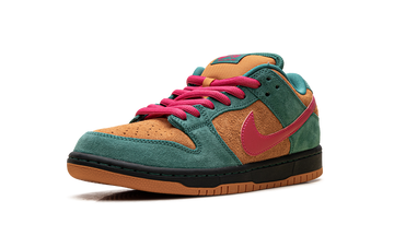 NIKE SB DUNK LOW PRO GREEN NOISE WATERMELON — Stock