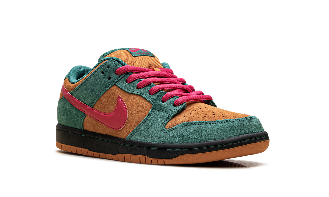 NIKE SB DUNK LOW PRO GREEN NOISE WATERMELON — Stock