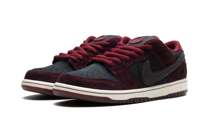 NIKE SB DUNK LOW RIOT SKATESHOP
