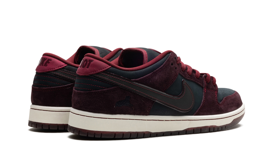 NIKE SB DUNK LOW RIOT SKATESHOP