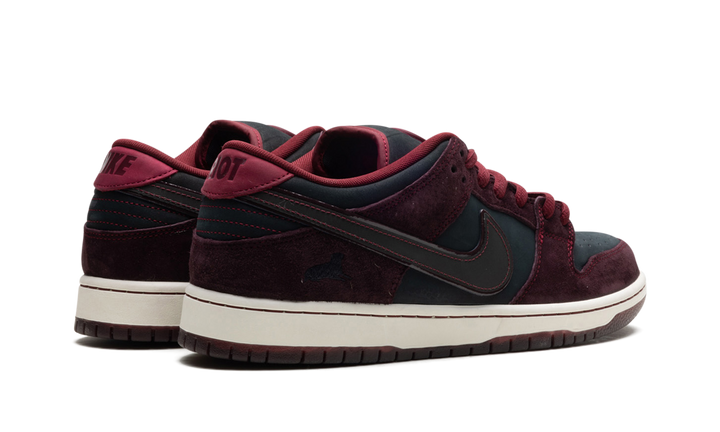 NIKE SB DUNK LOW RIOT SKATESHOP