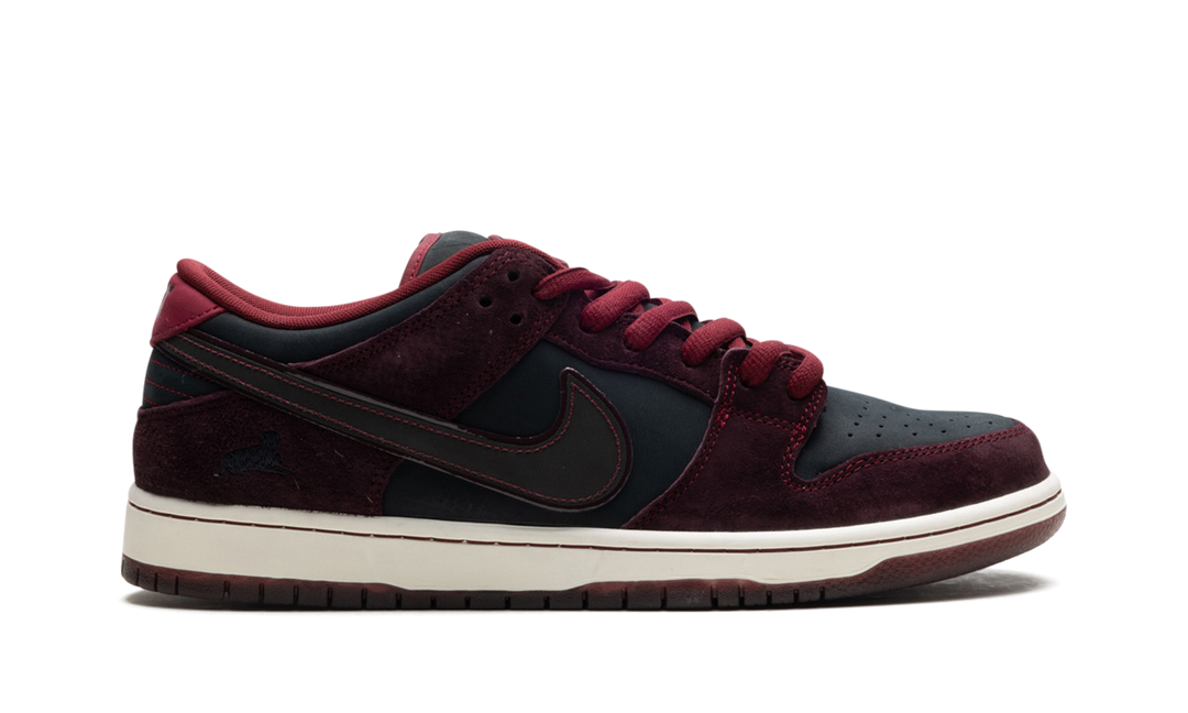 NIKE SB DUNK LOW RIOT SKATESHOP