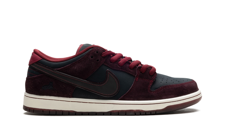 NIKE SB DUNK LOW RIOT SKATESHOP