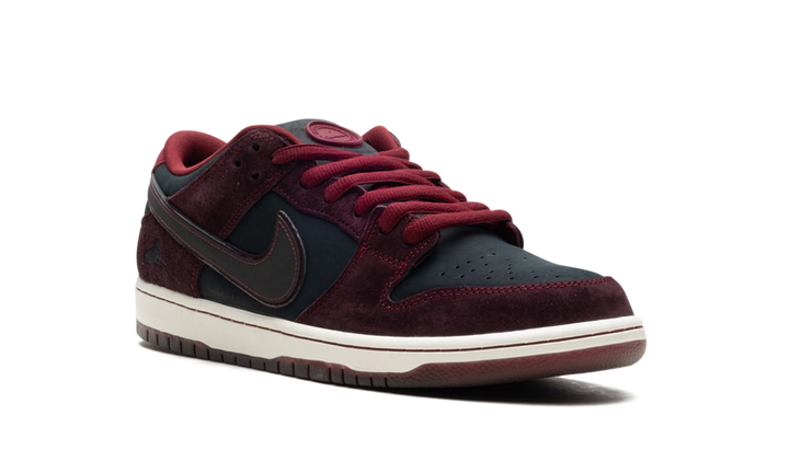 NIKE SB DUNK LOW RIOT SKATESHOP