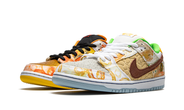 NIKE SB DUNK LOW STREET HAWKER CNY 2021 — Stock