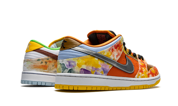 NIKE SB DUNK LOW STREET HAWKER CNY 2021 — Stock