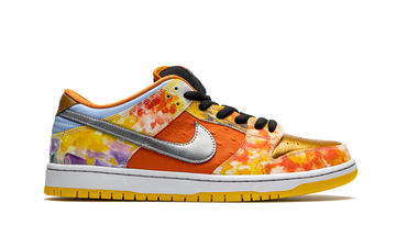 NIKE SB DUNK LOW STREET HAWKER CNY 2021 — Stock