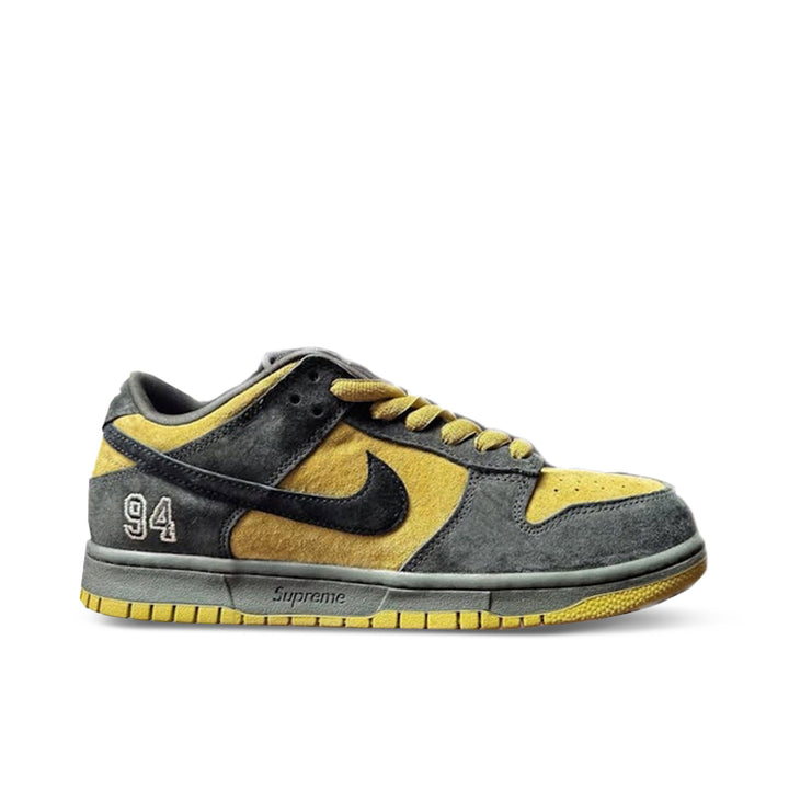 NIKE SB DUNK LOW SUPREME 94 HULK — Stock 