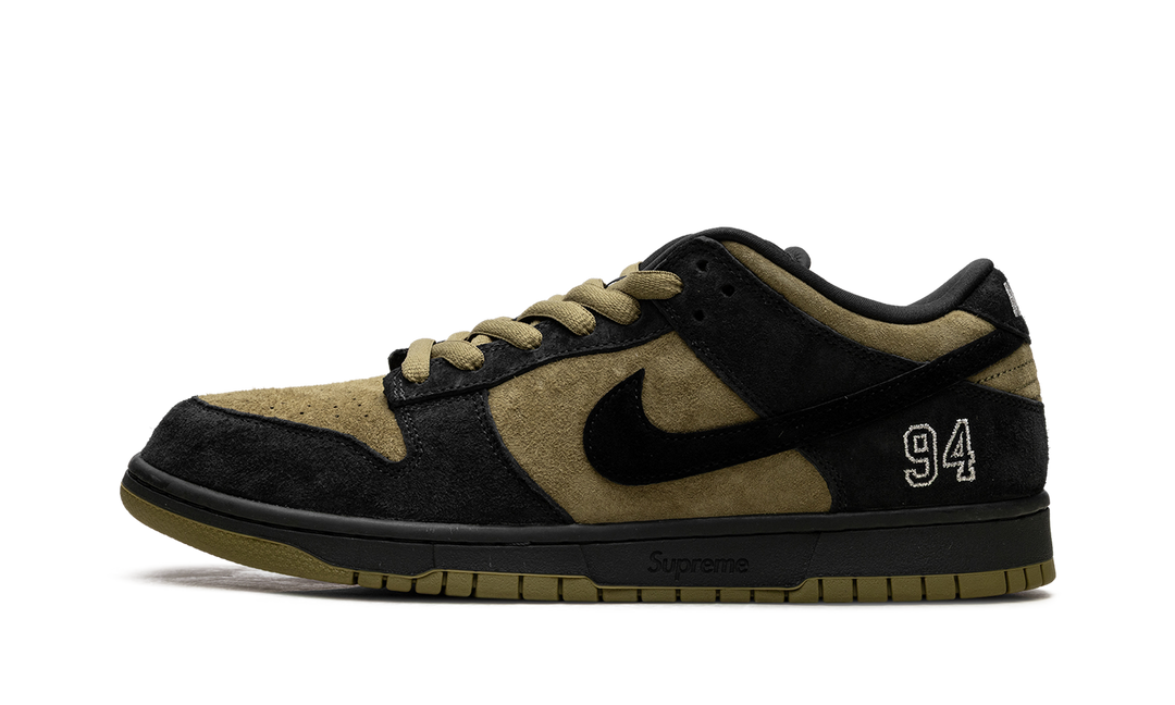NIKE SB DUNK LOW SUPREME 94 HULK — Stock 