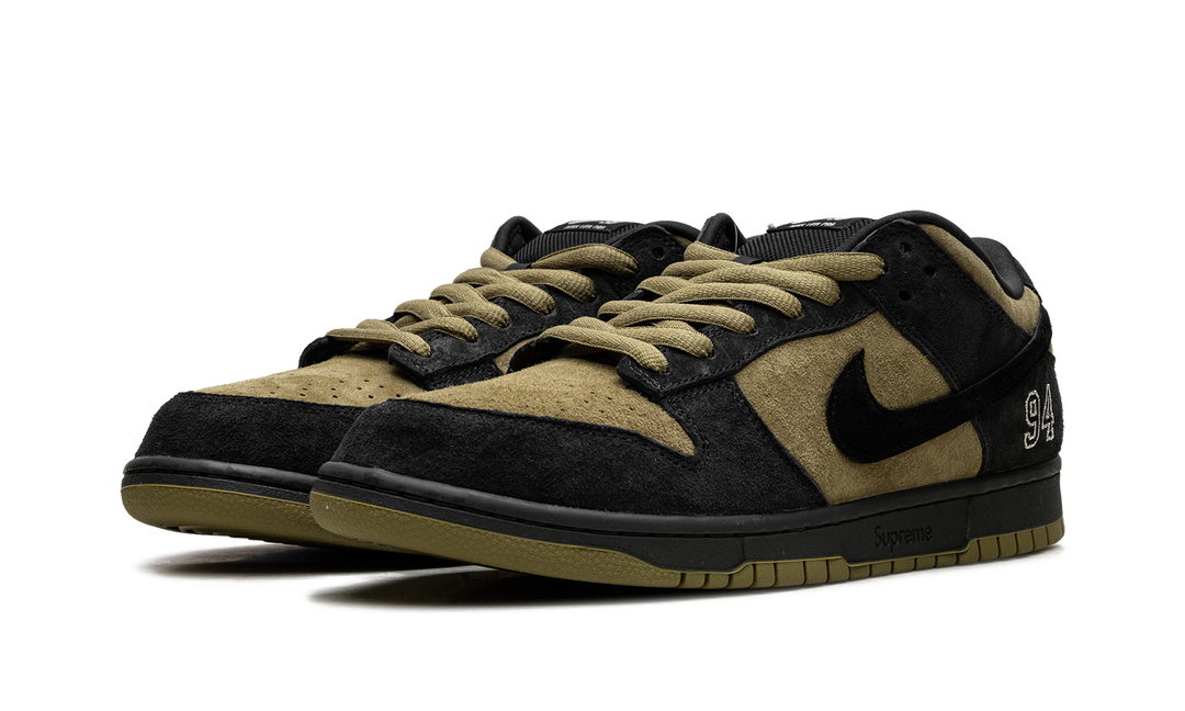 NIKE SB DUNK LOW SUPREME 94 HULK — Stock 