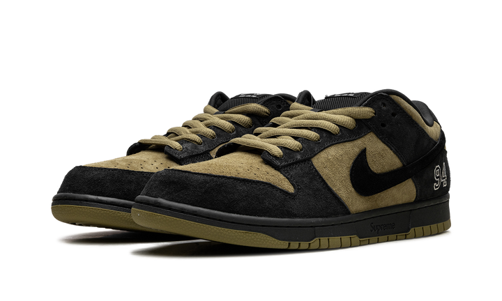 NIKE SB DUNK LOW SUPREME 94 HULK — Stock 