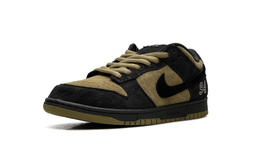 NIKE SB DUNK LOW SUPREME 94 HULK — Stock 