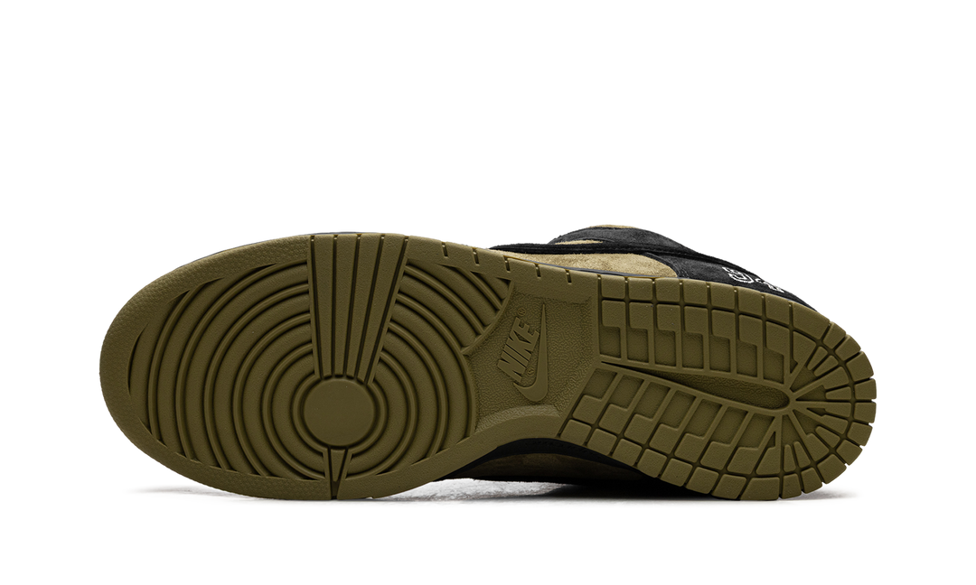 NIKE SB DUNK LOW SUPREME 94 HULK — Stock 
