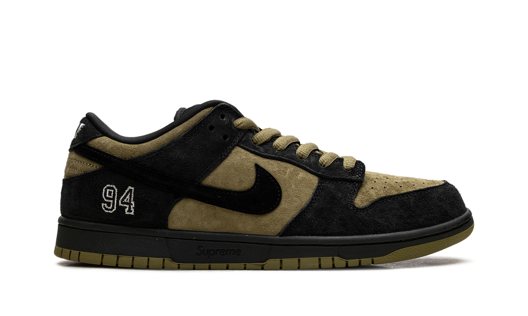 NIKE SB DUNK LOW SUPREME 94 HULK — Stock 