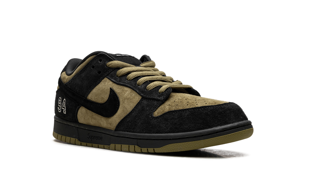 NIKE SB DUNK LOW SUPREME 94 HULK — Stock 