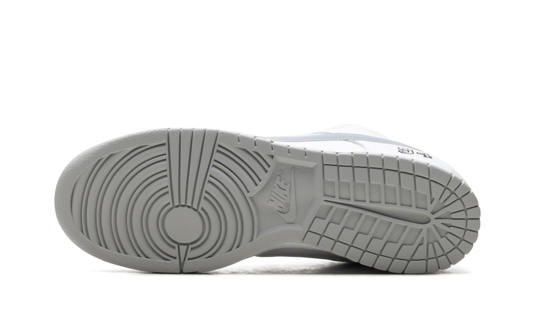 NIKE SB DUNK LOW SUPREME 94 WHITE METALLIC SILVER