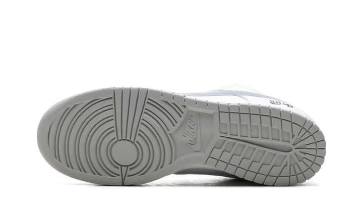 NIKE SB DUNK LOW SUPREME 94 WHITE METALLIC SILVER