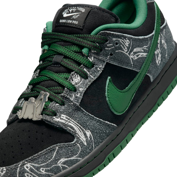 NIKE SB DUNK LOW THERE SKATEBOARDS