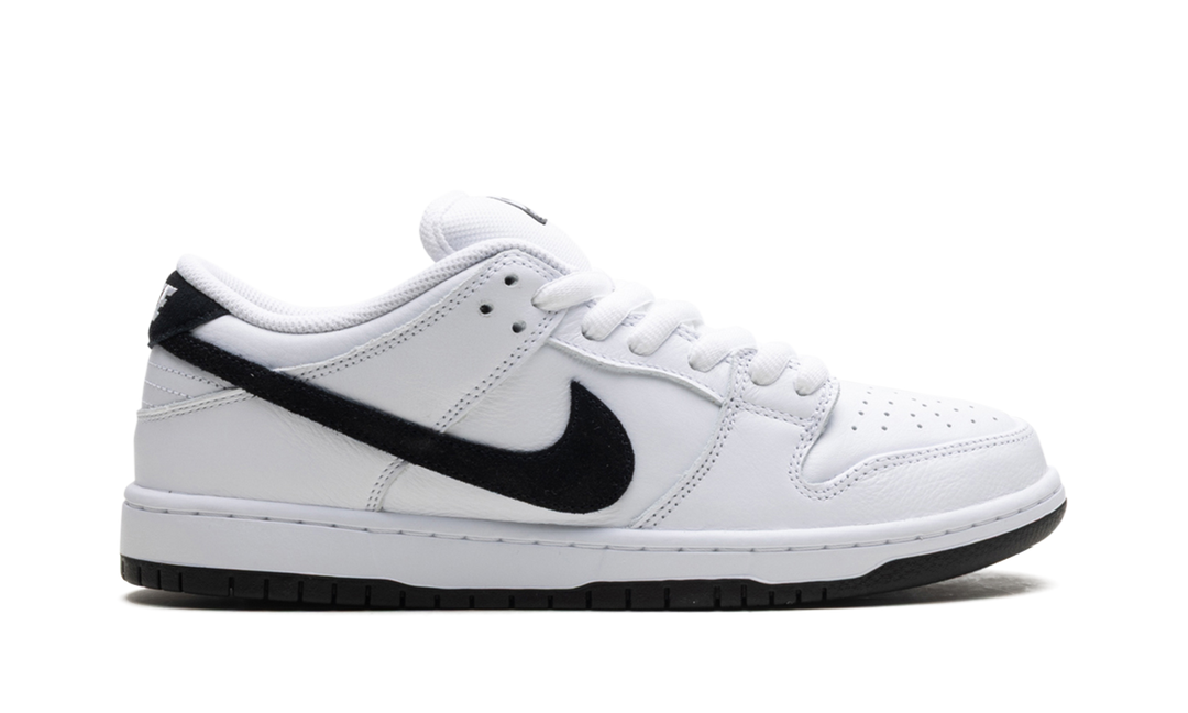NIKE SB DUNK LOW WHITE BLACK