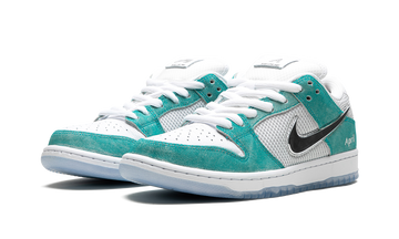 NIKE SB DUNK LOW X APRIL SKATEBOARDS TEAL — Stock