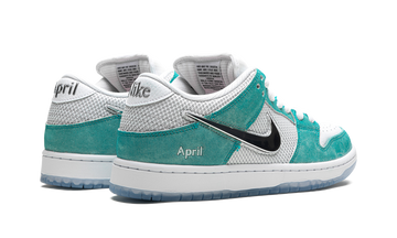 NIKE SB DUNK LOW X APRIL SKATEBOARDS TEAL — Stock