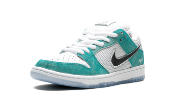 NIKE SB DUNK LOW X APRIL SKATEBOARDS TEAL — Stock