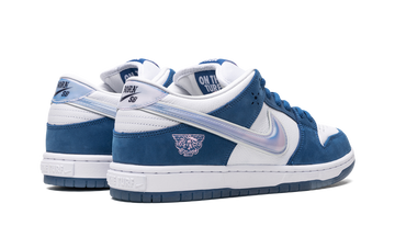 NIKE SB DUNK LOW X BORN X RAISED WHITE BLUE — Stock