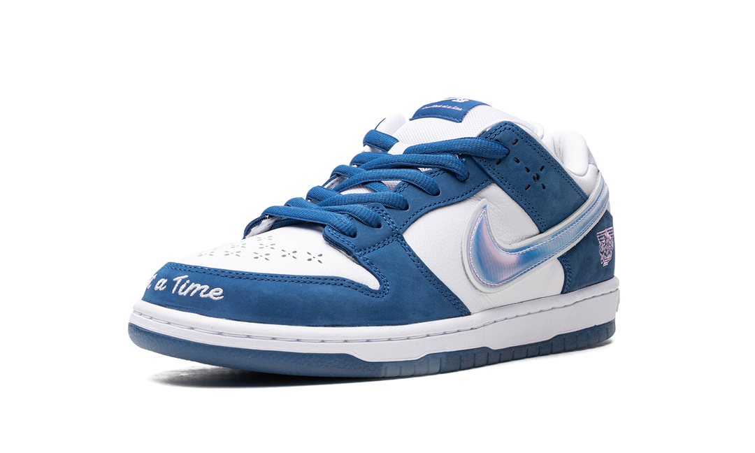NIKE SB DUNK LOW X BORN X RAISED WHITE BLUE