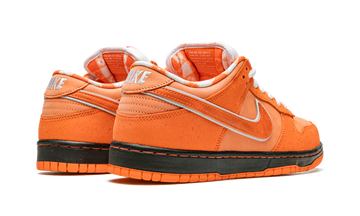 NIKE SB DUNK LOW X CONCEPTS ORANGE LOBSTER — Stock