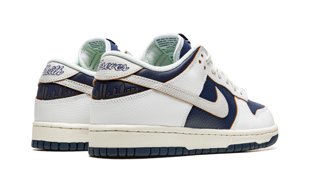 NIKE SB DUNK LOW X HUF NEW YORK CITY — Stock 