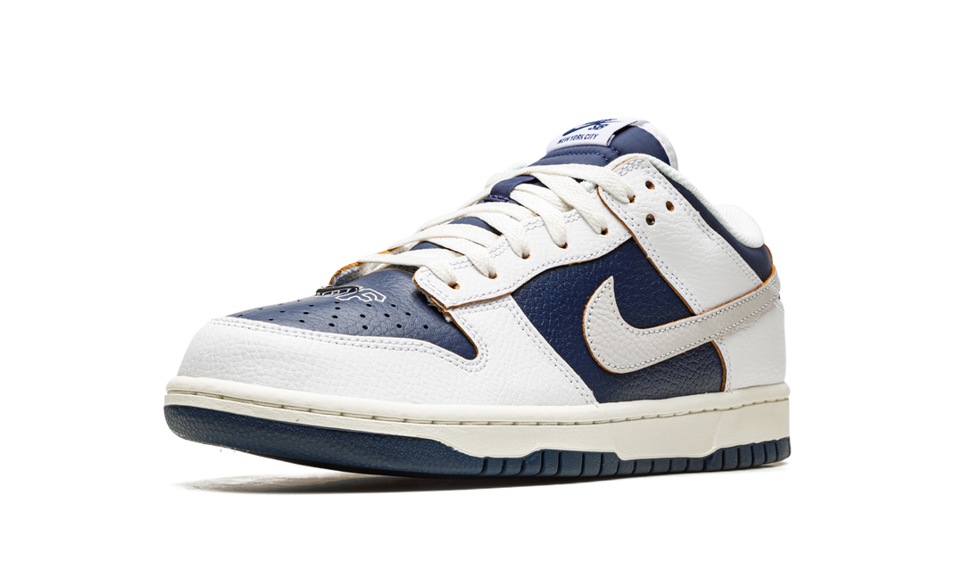 NIKE SB DUNK LOW X HUF NEW YORK CITY — Stock 