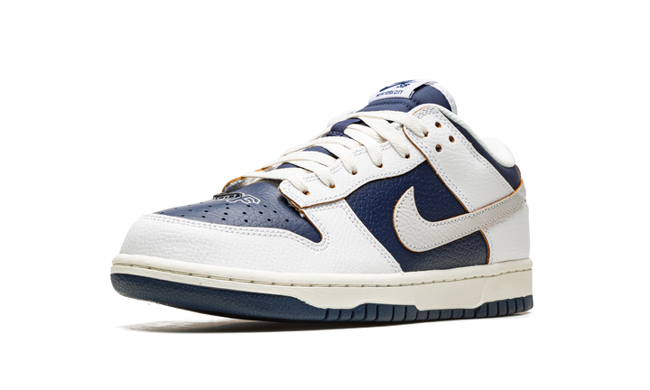 NIKE SB DUNK LOW X HUF NEW YORK CITY — Stock 