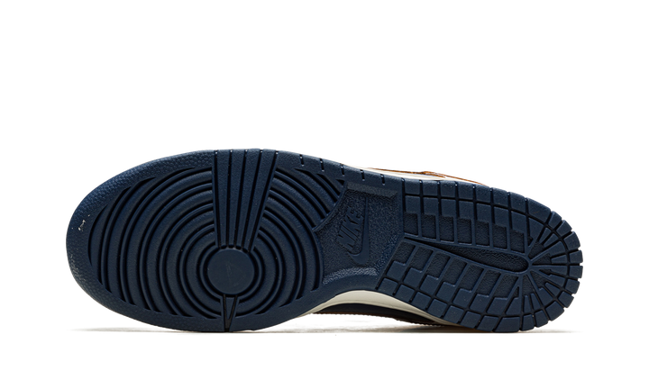 NIKE SB DUNK LOW X HUF NEW YORK CITY — Stock 