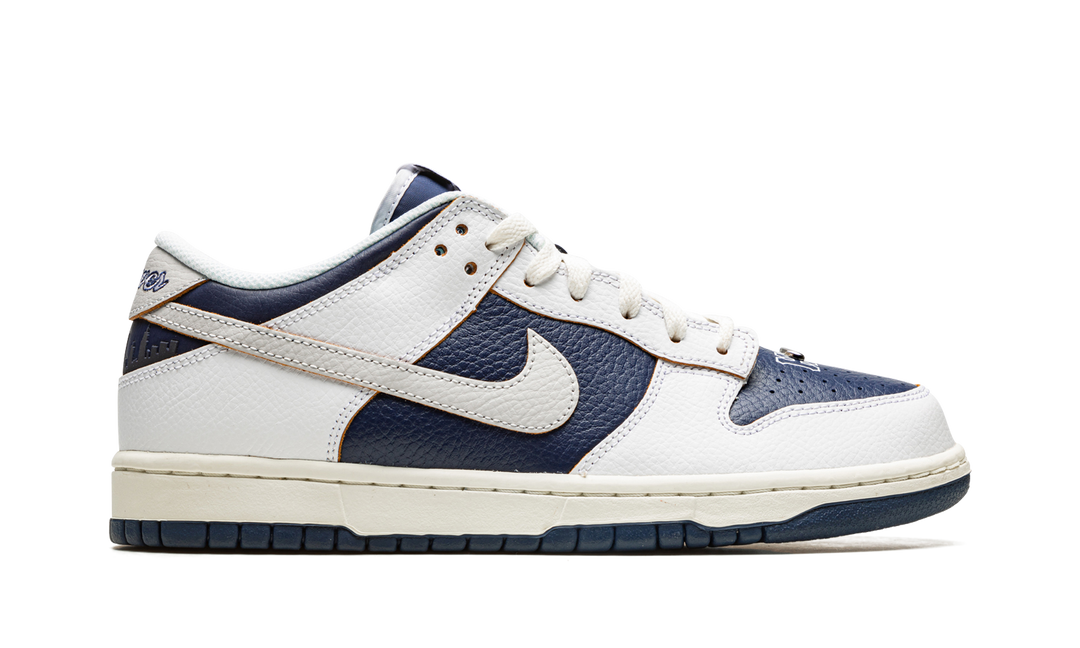 NIKE SB DUNK LOW X HUF NEW YORK CITY — Stock 
