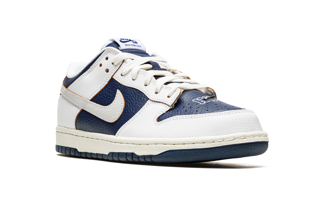 NIKE SB DUNK LOW X HUF NEW YORK CITY — Stock 