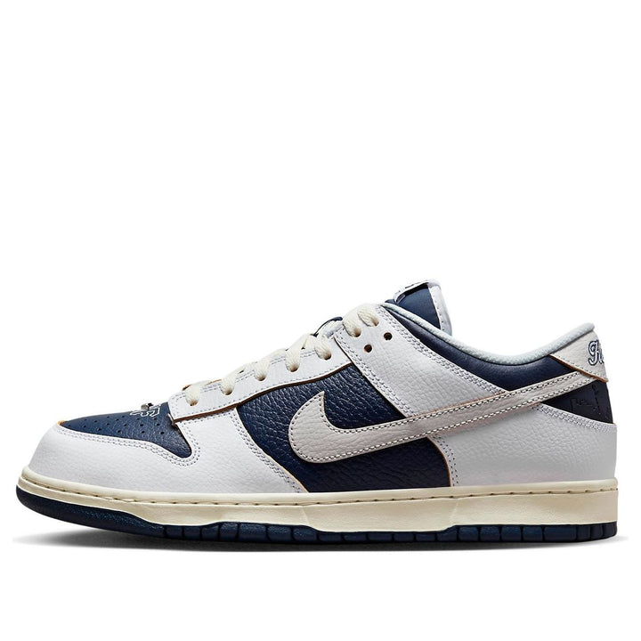 NIKE SB DUNK LOW X HUF NEW YORK CITY — Stock 