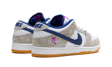 NIKE SB DUNK LOW X RAYSSA LEAL — Stock