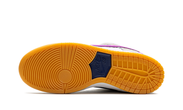 NIKE SB DUNK LOW X RAYSSA LEAL — Stock