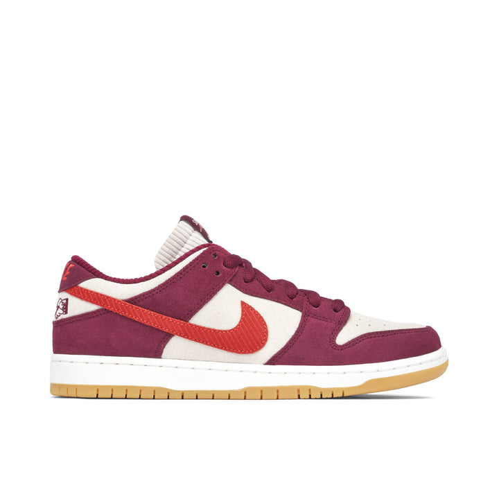 NIKE SB DUNK LOW X SKATE LIKE A GIRL RED WHITE — Stock 