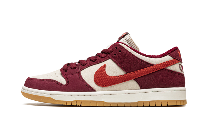 NIKE SB DUNK LOW X SKATE LIKE A GIRL RED WHITE — Stock 