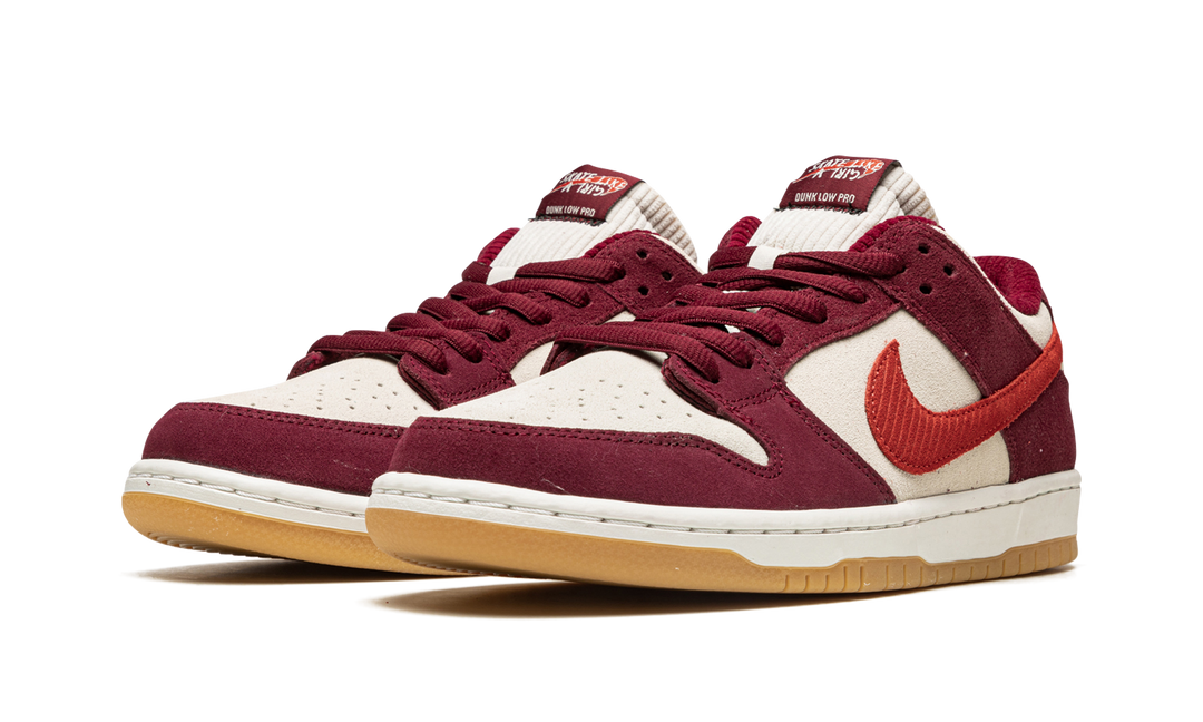 NIKE SB DUNK LOW X SKATE LIKE A GIRL RED WHITE — Stock 