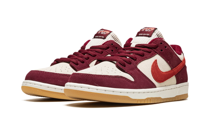 NIKE SB DUNK LOW X SKATE LIKE A GIRL RED WHITE — Stock 
