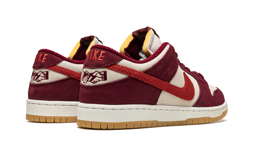NIKE SB DUNK LOW X SKATE LIKE A GIRL RED WHITE — Stock 